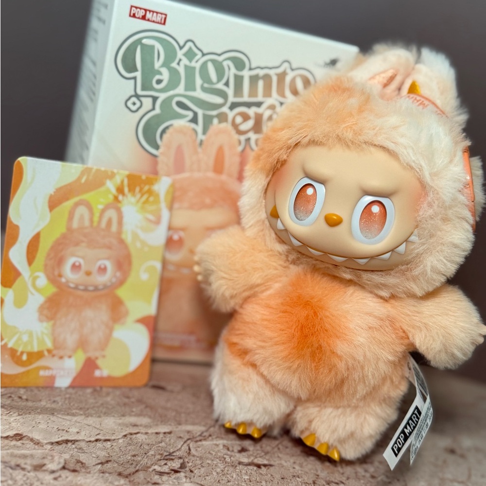 AUTHENTIC NEW Pop Mart LABUBU Big Into
Energy Vinyl Plush - HAPPINESS